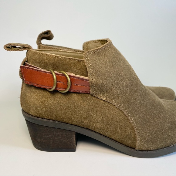 American Eagle Outfitters Suede Olive Green Buckle Ankle Booties Block‎ Heel 8 - Picture 4 of 11